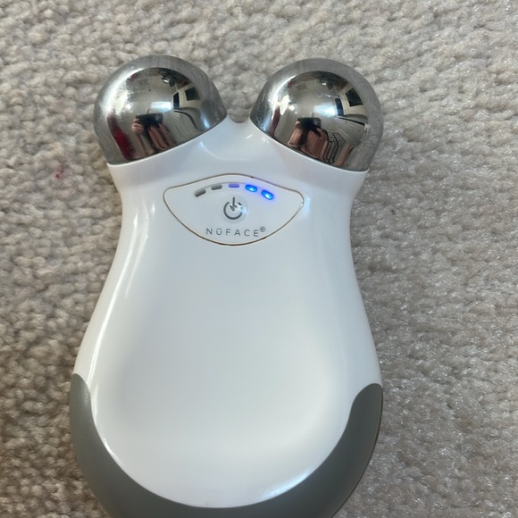 Nuface Mini Microcurrent Device - Picture 10 of 13